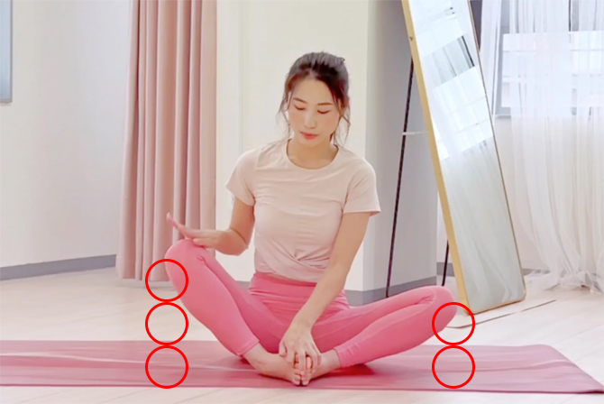 あぐら姿勢での股関節チェック